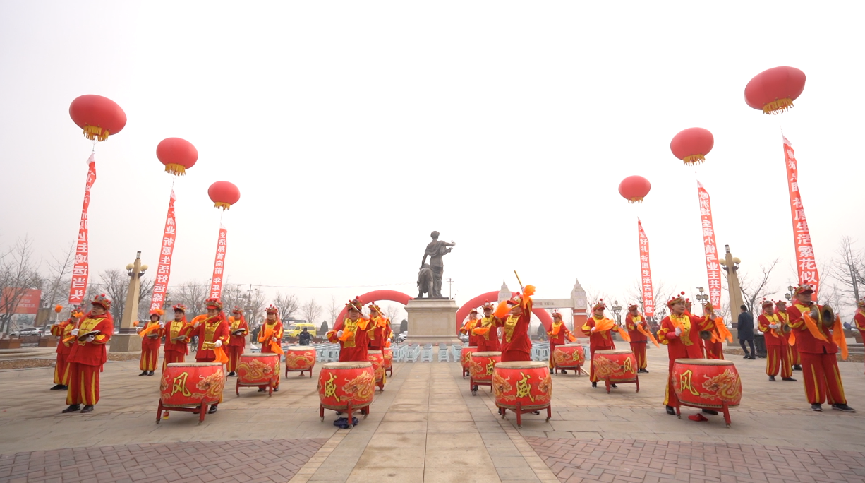 龍?zhí)ь^賞舞獅，二月二齊聚歐洲城·幸福小鎮(zhèn)(圖1)